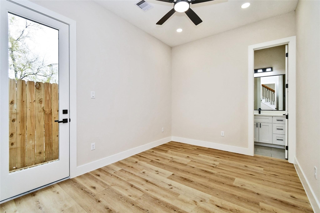 3229 Tuam Street - Photo 6