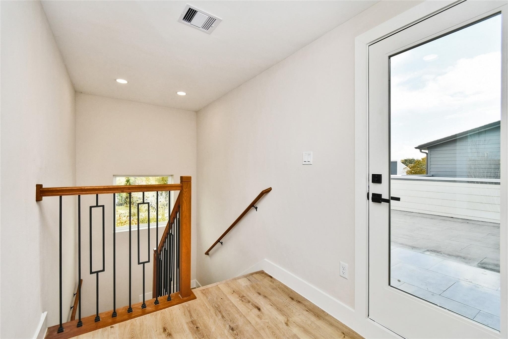 3229 Tuam Street - Photo 31