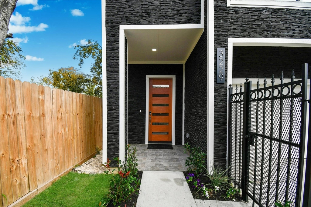 3229 Tuam Street - Photo 4