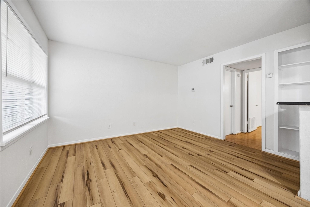 2206 Mason Street - Photo 2