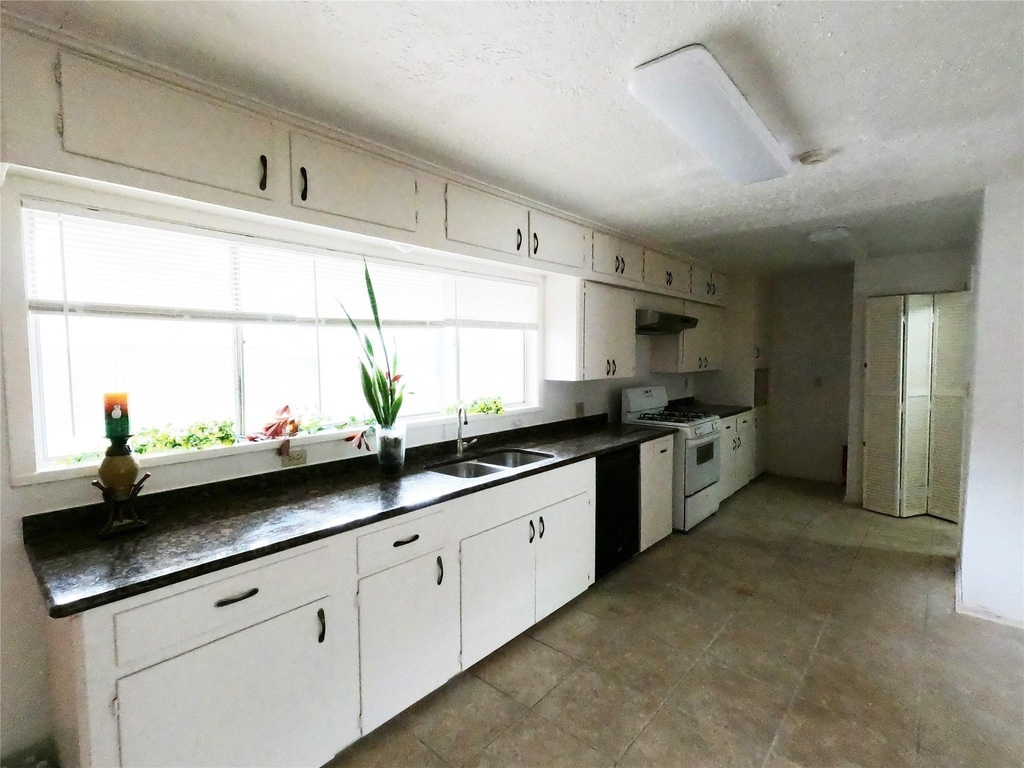 5231 Beechnut Street - Photo 12