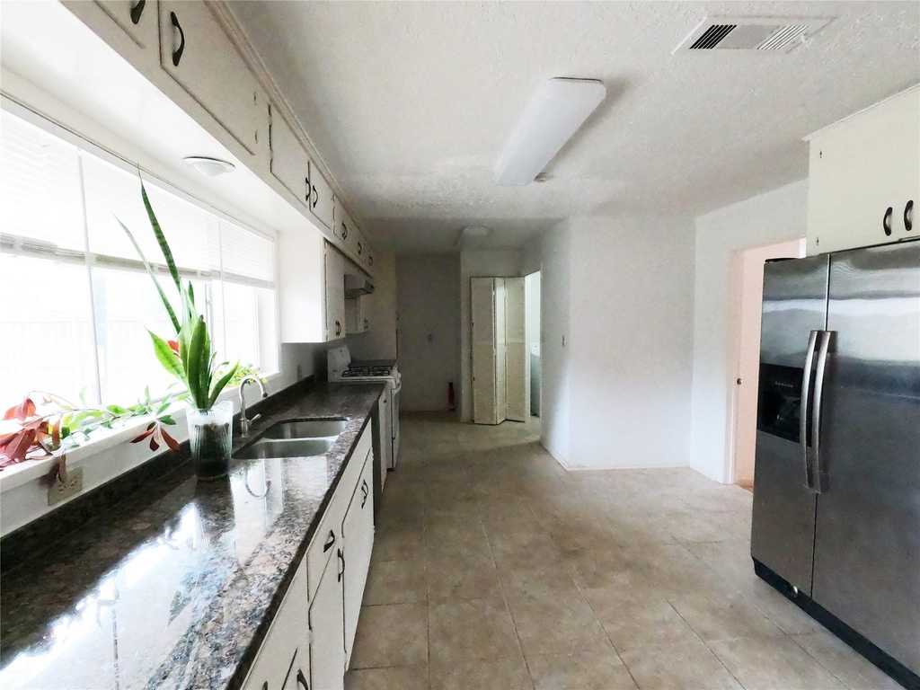 5231 Beechnut Street - Photo 13