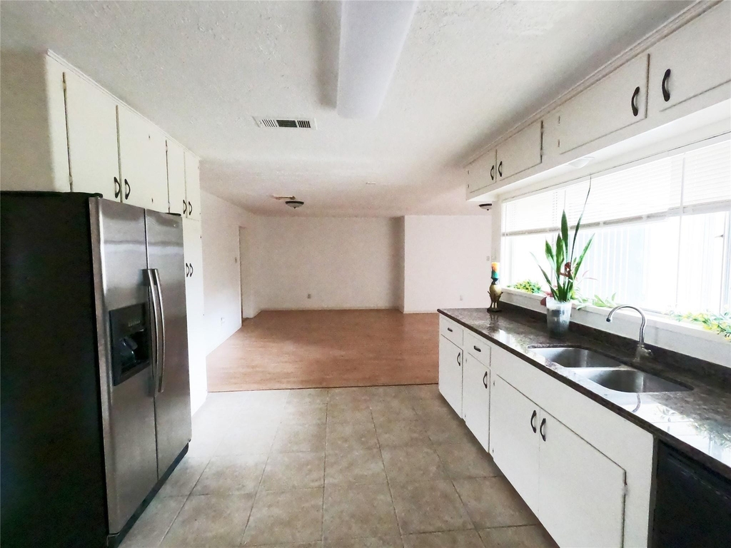 5231 Beechnut Street - Photo 14