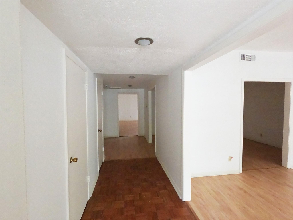 5231 Beechnut Street - Photo 2
