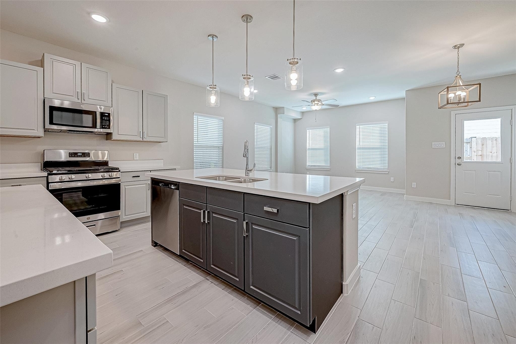1547 Revolution Way - Photo 8