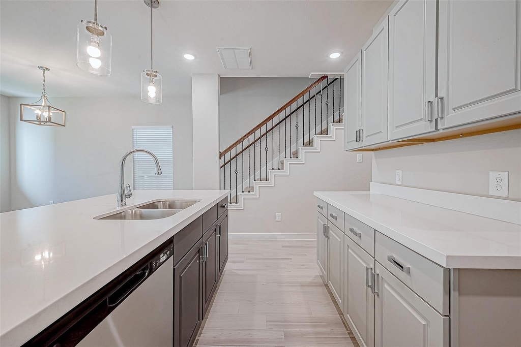 1547 Revolution Way - Photo 16