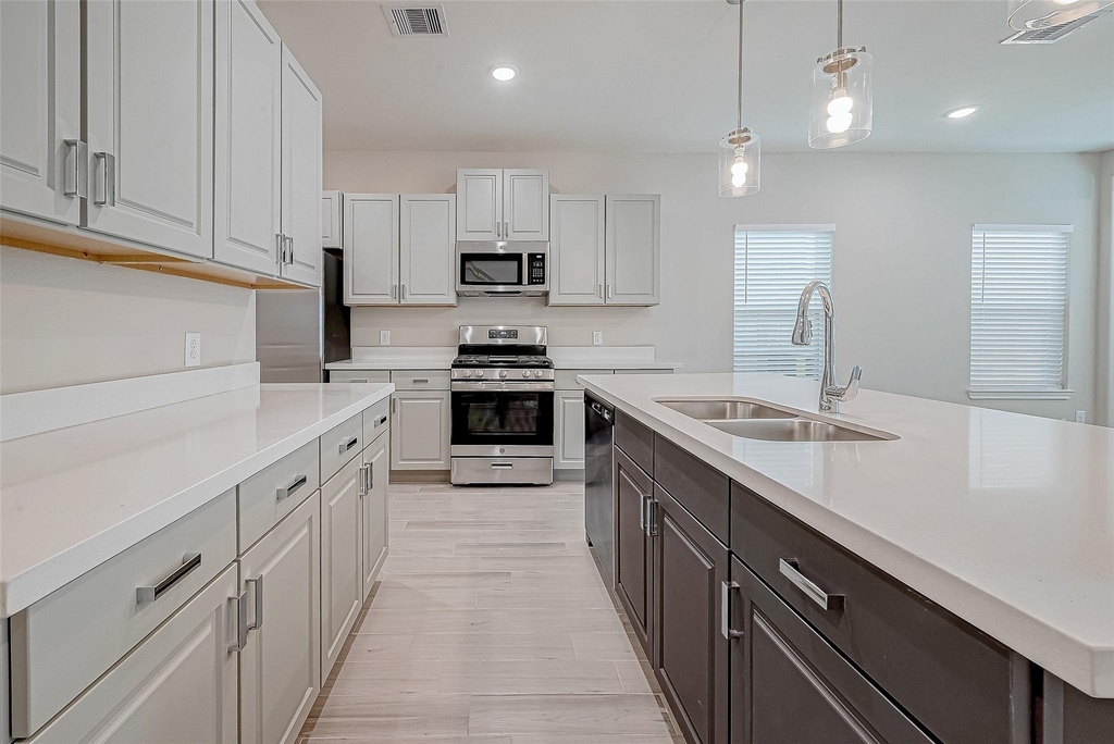 1547 Revolution Way - Photo 9