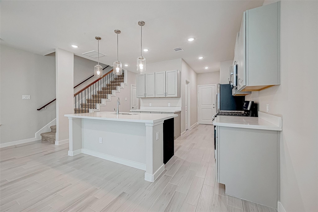 1547 Revolution Way - Photo 11
