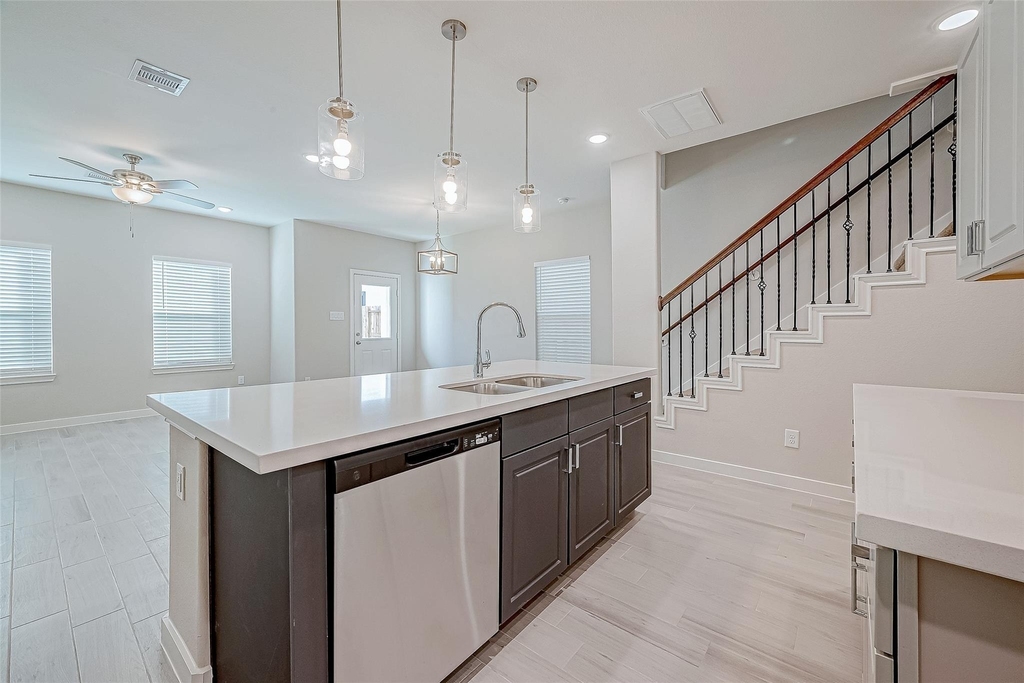 1547 Revolution Way - Photo 15