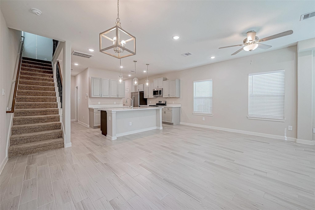 1547 Revolution Way - Photo 6