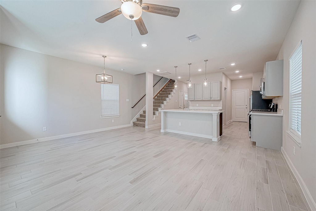 1547 Revolution Way - Photo 7