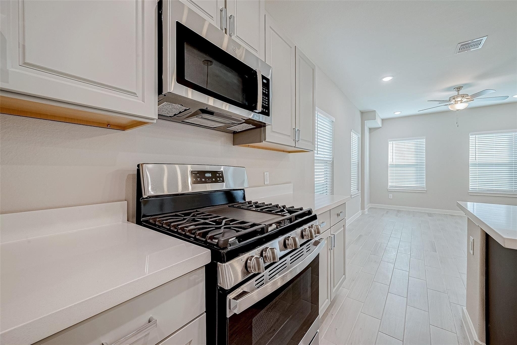1547 Revolution Way - Photo 14