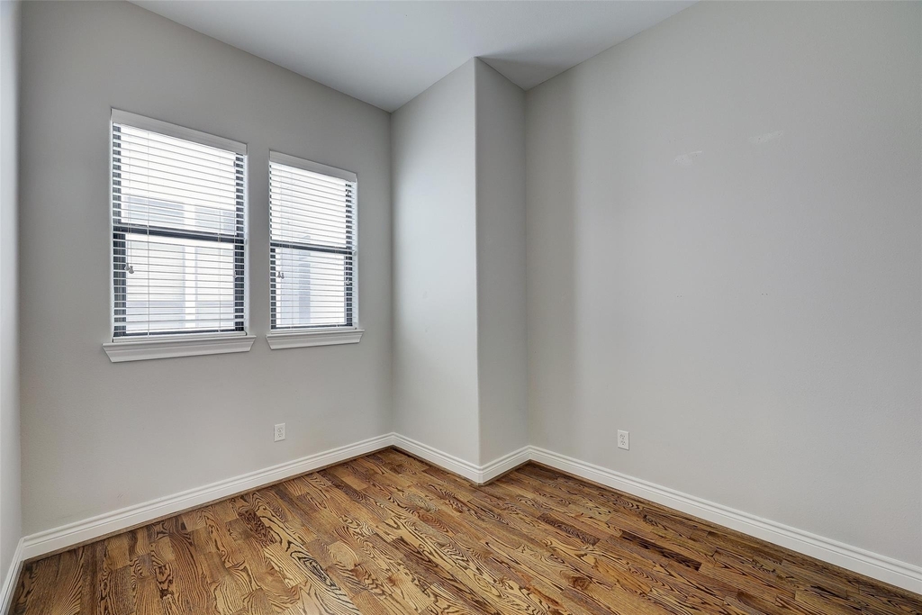 3245 Maxroy Street - Photo 11