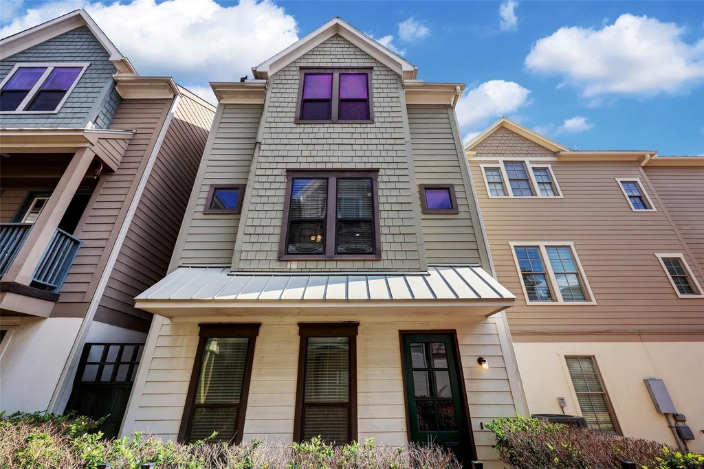 3245 Maxroy Street - Photo 0