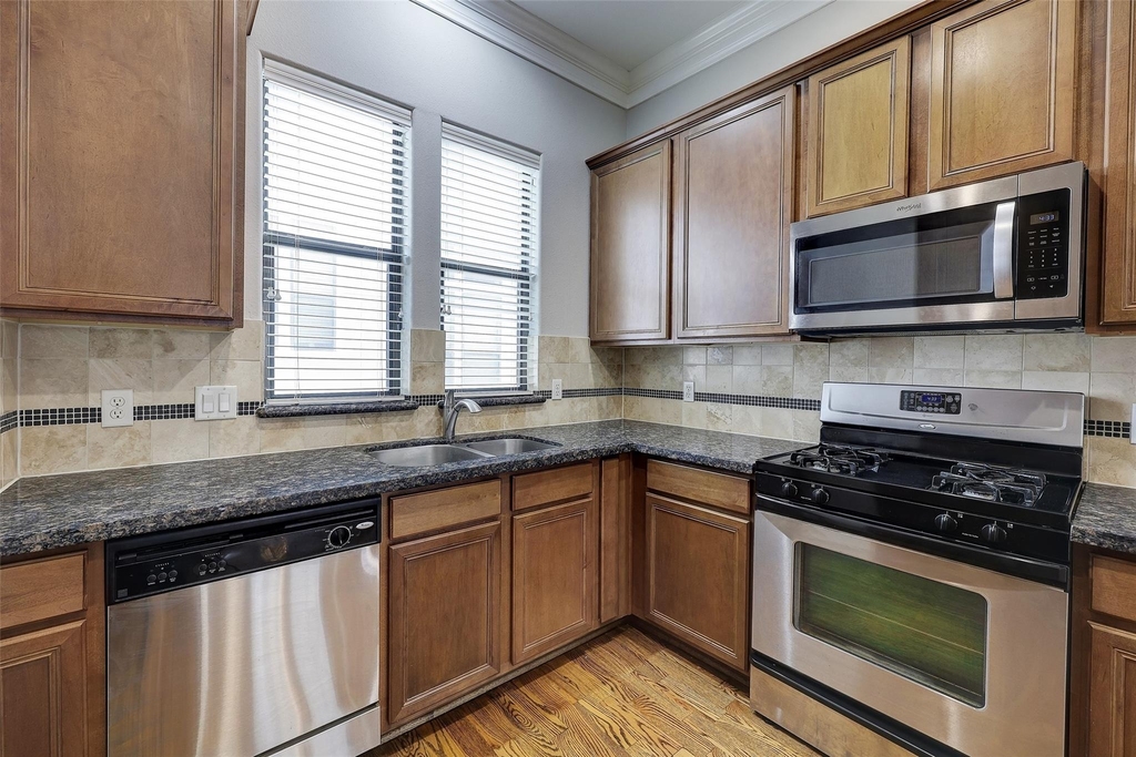 3245 Maxroy Street - Photo 10