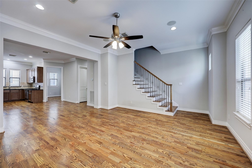 3245 Maxroy Street - Photo 3