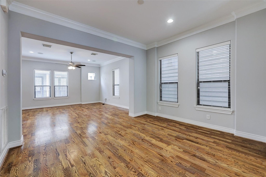 3245 Maxroy Street - Photo 8
