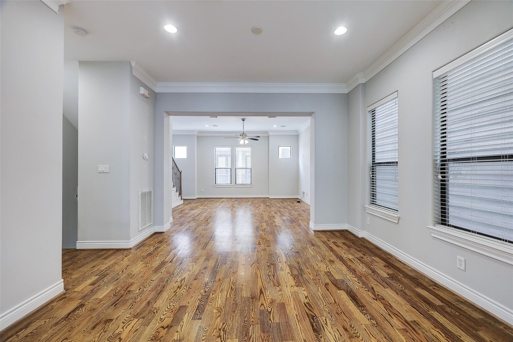 3245 Maxroy Street - Photo 4