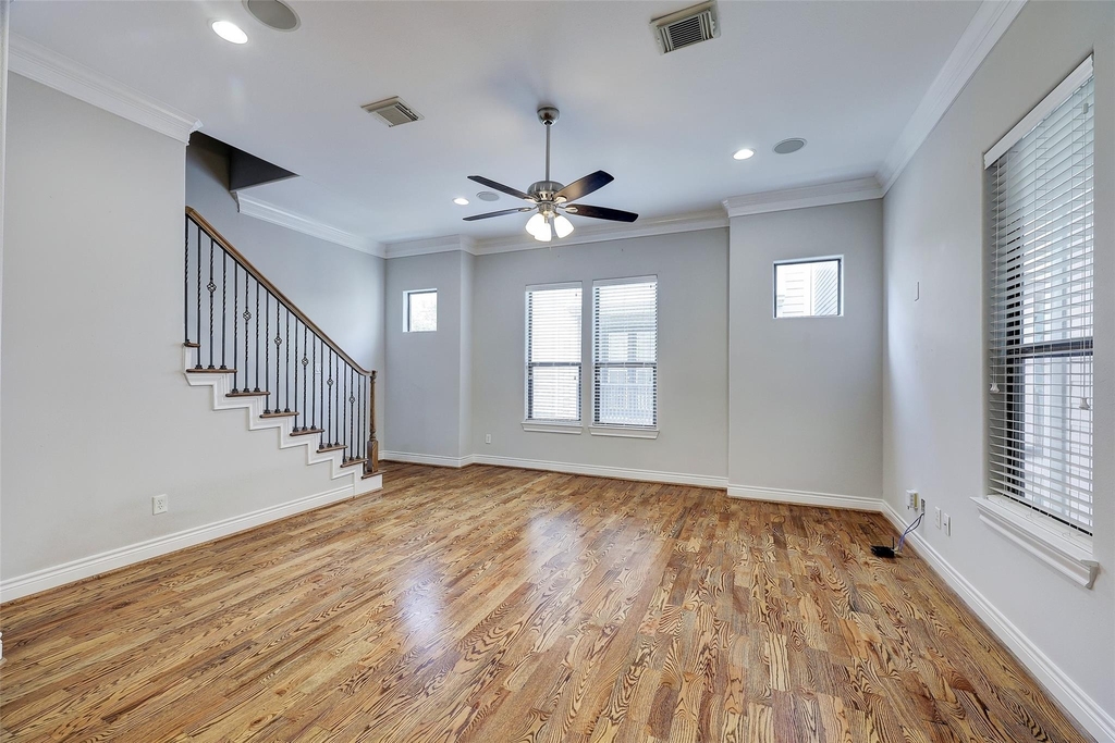 3245 Maxroy Street - Photo 2