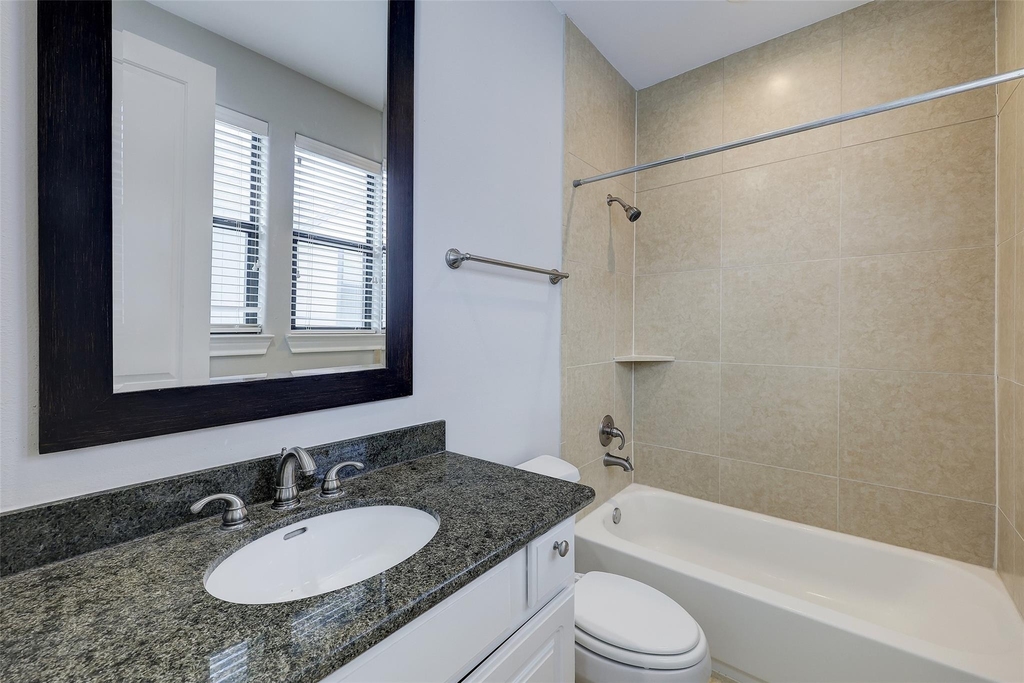 3245 Maxroy Street - Photo 22
