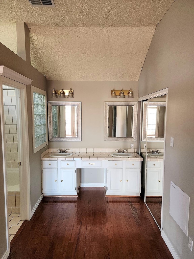 2402 Chestnut Mills Road - Photo 2
