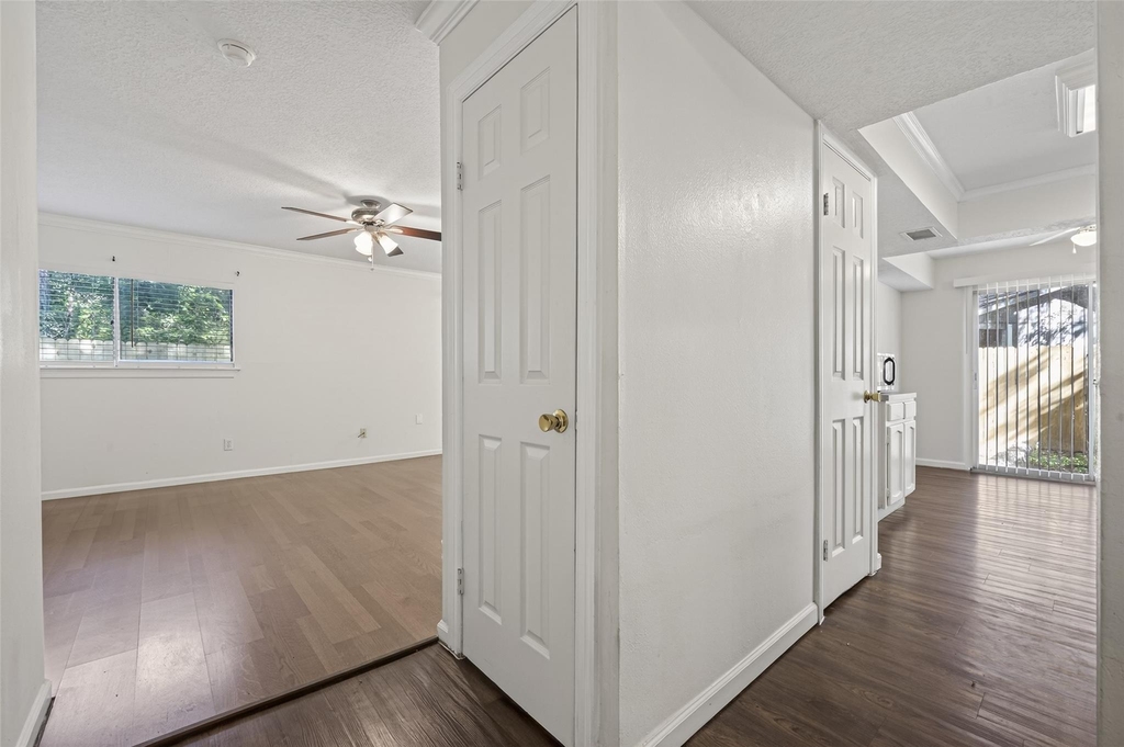 1106 E Red Cedar Circle - Photo 3