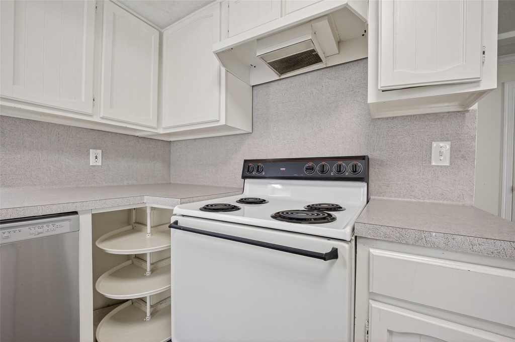 1106 E Red Cedar Circle - Photo 13