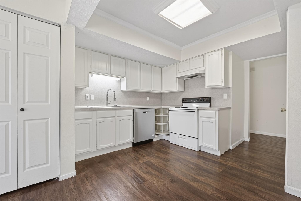 1106 E Red Cedar Circle - Photo 9