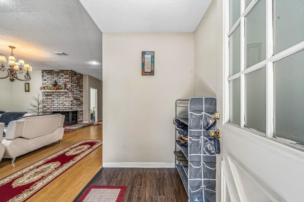 9915 Villa Verde Drive - Photo 3