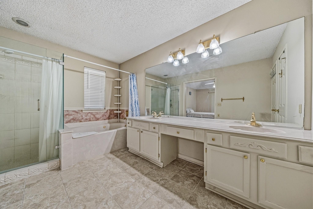 9915 Villa Verde Drive - Photo 18