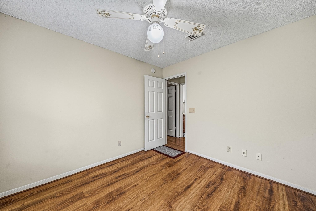 9915 Villa Verde Drive - Photo 12