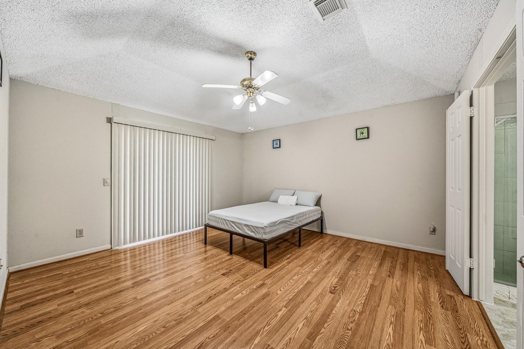 9915 Villa Verde Drive - Photo 16