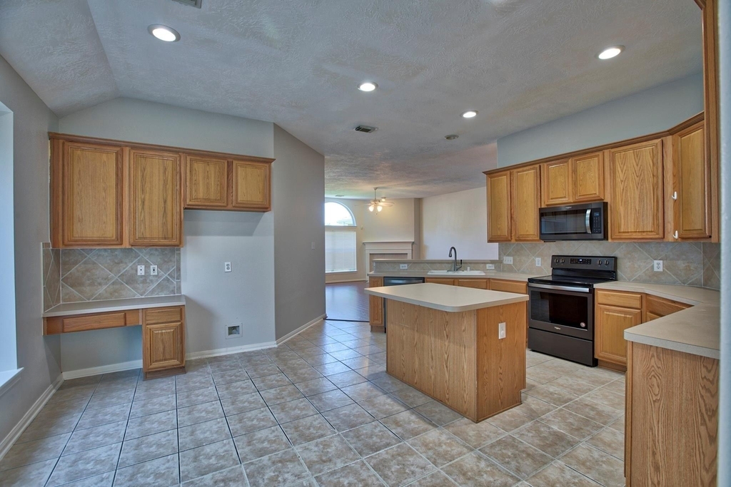 6715 Village Bridge Drive - Photo 8