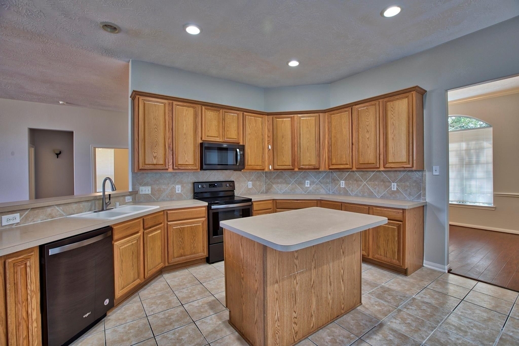 6715 Village Bridge Drive - Photo 7