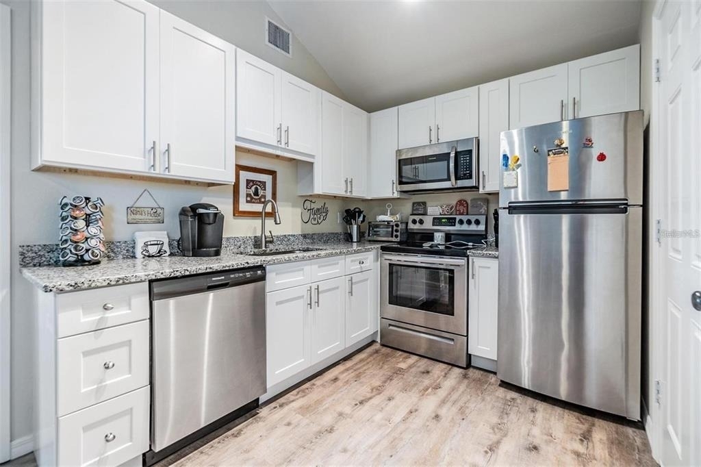 1265 Jade Place - Photo 3
