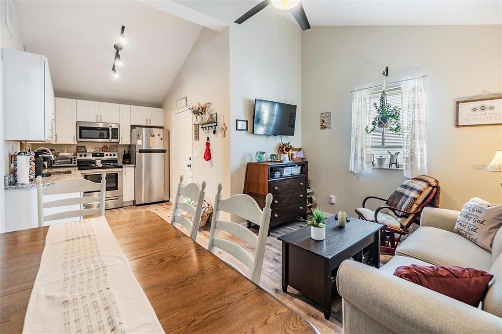 1265 Jade Place - Photo 2
