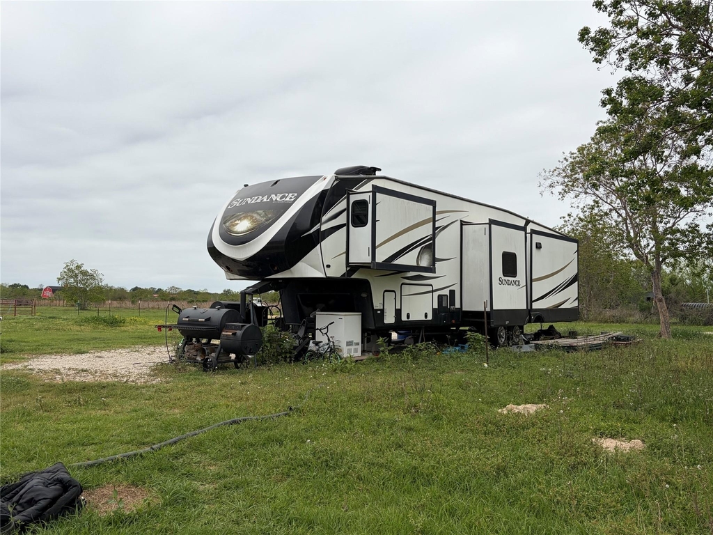 17523 Premium Drive - Photo 3
