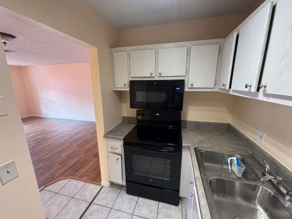 660 62nd Avenue N - Photo 2