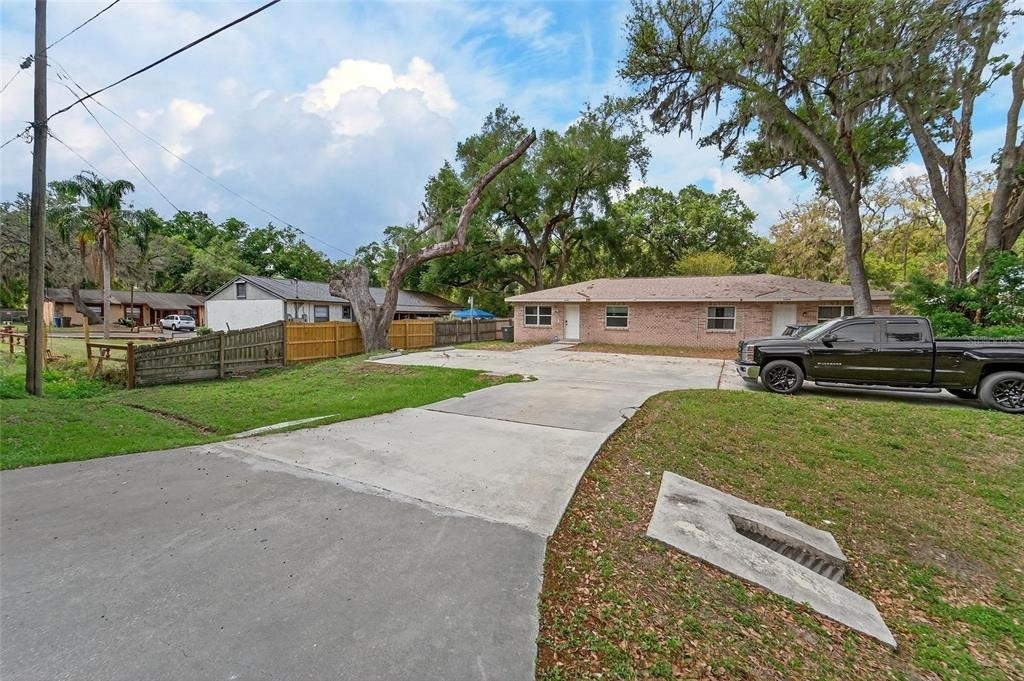 5502 Peach Avenue - Photo 10