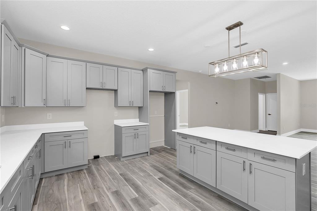 555 Gagnon Street Se - Photo 2