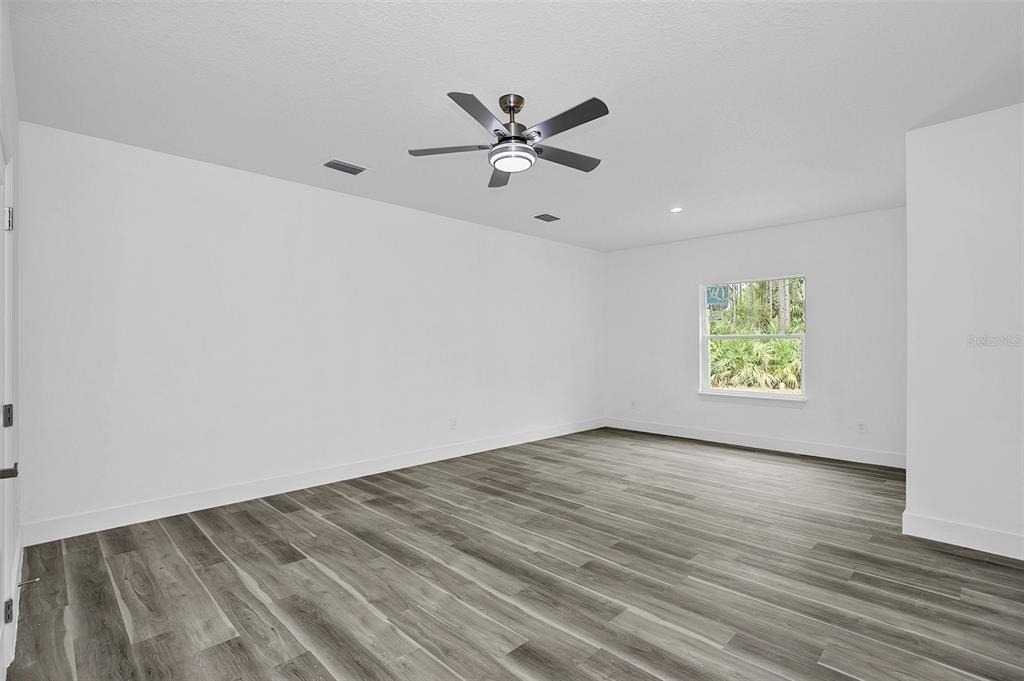 555 Gagnon Street Se - Photo 5