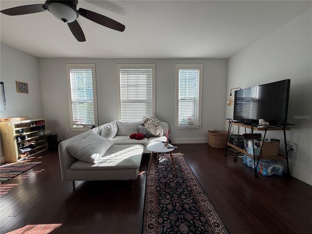 717 Nw 10th Street - Photo 2