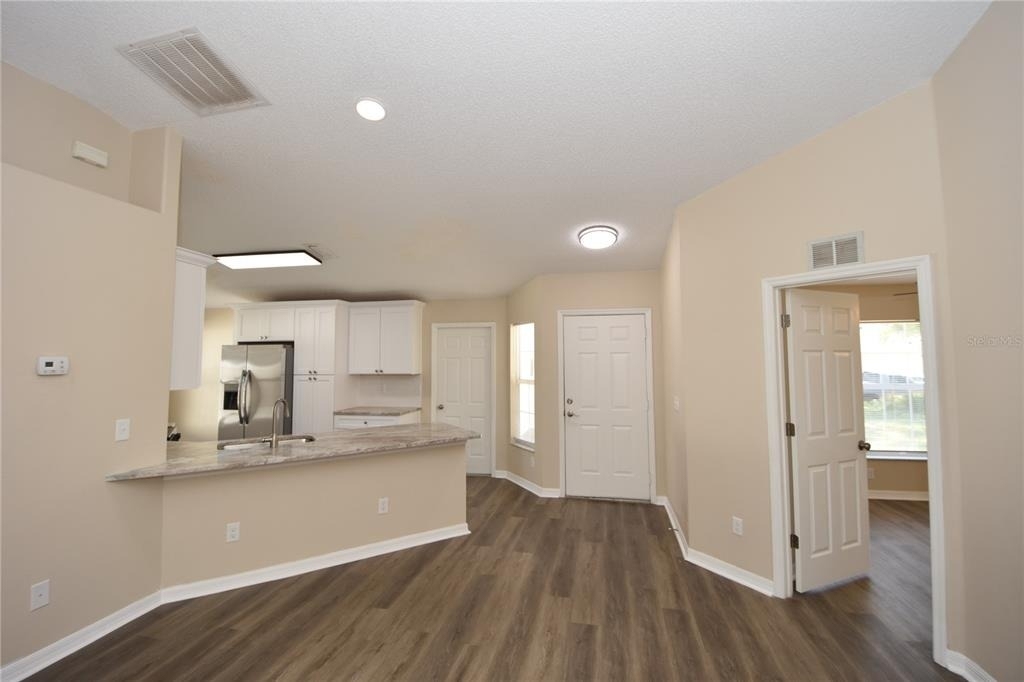 6 Seckel Court - Photo 2