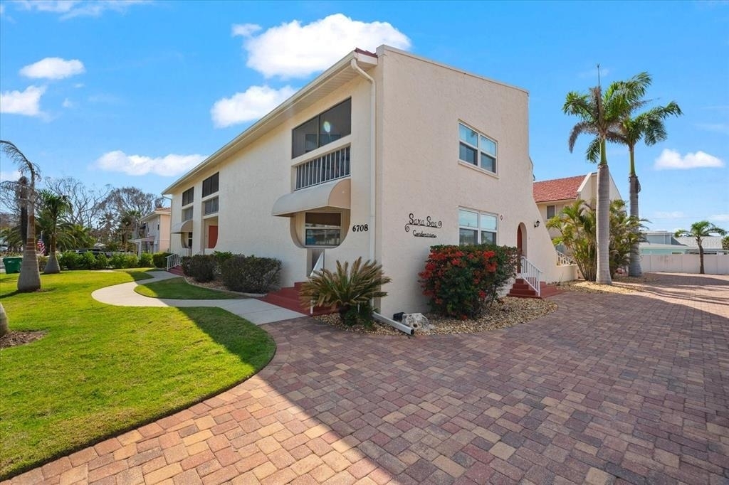 6708 Sarasea Circle - Photo 2