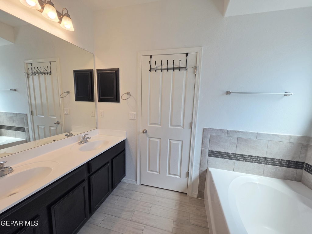 7517 Red Cedar Drive - Photo 9