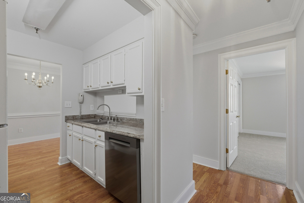 300 Johnson Ferry Road - Photo 4