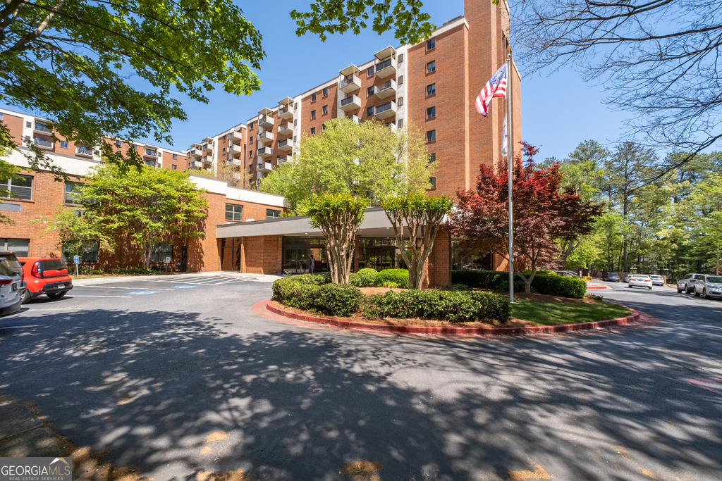 300 Johnson Ferry Road - Photo 2