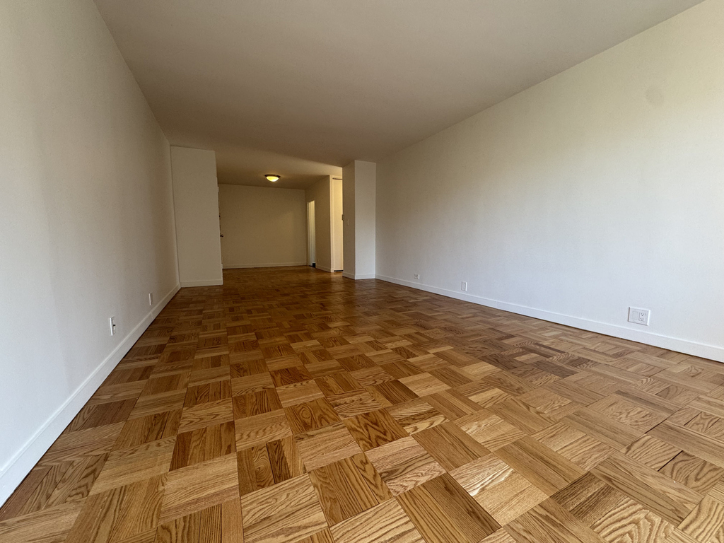 4th Avenue - Photo 3