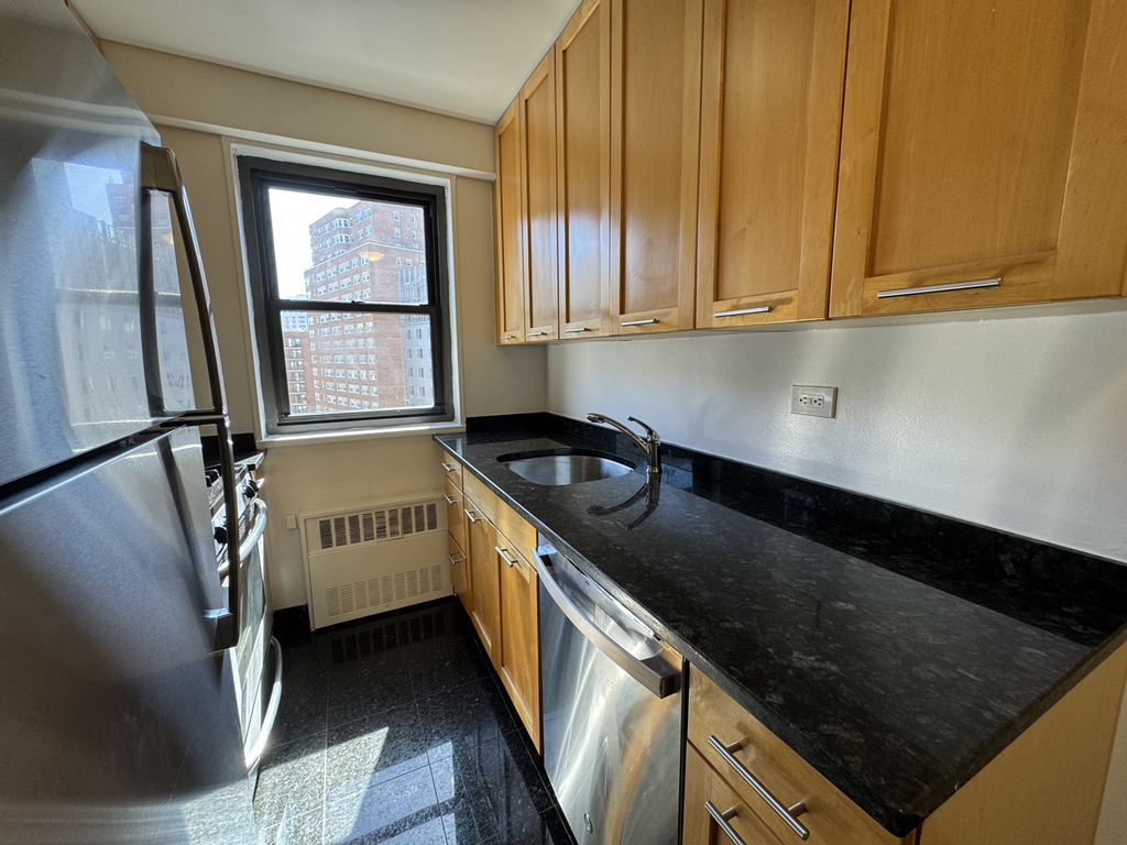 4th Avenue - Photo 5