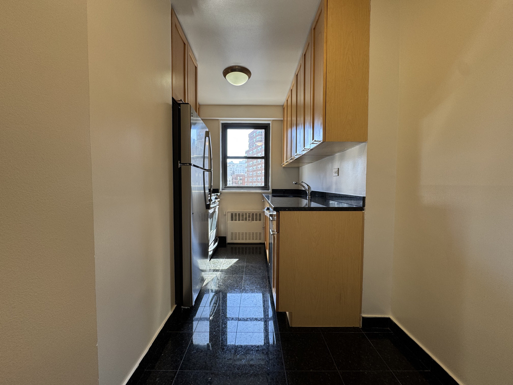4th Avenue - Photo 6